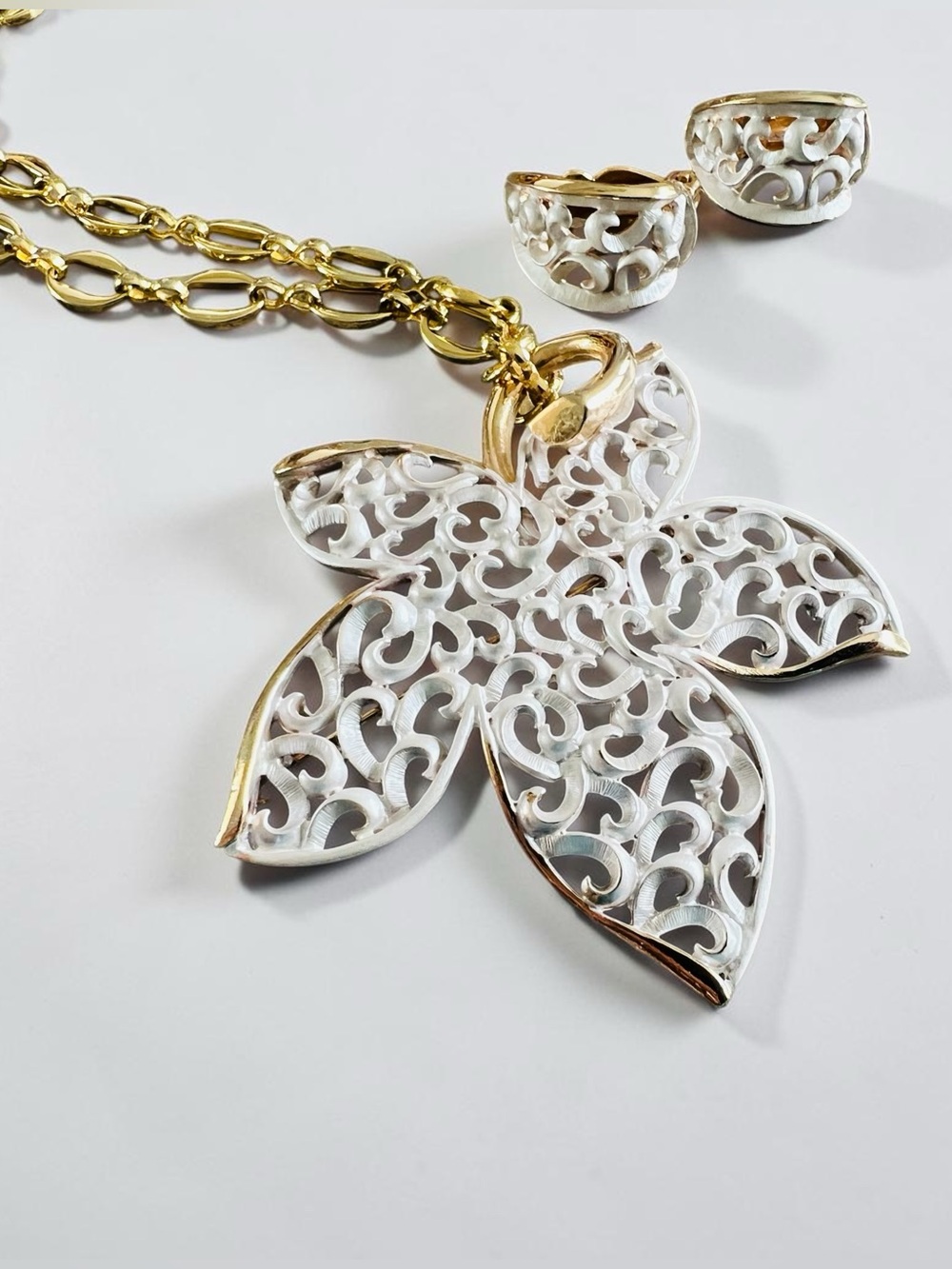 Vintage 1950s Filigree Necklace (Brooch) & Matching Clip-On Earrings Set - Picture 2 of 5